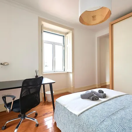 Private With Balcony In A Coliving - ホームステイ *