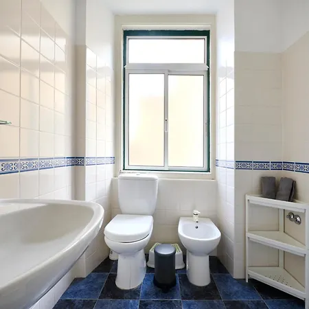 Private With Balcony In A Coliving - Lisboa