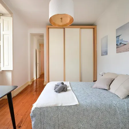 Private With Balcony In A Coliving - Lisboa
