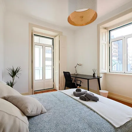 Private With Balcony In A Coliving - Lisboa