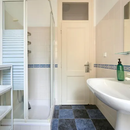 Private With Balcony In A Coliving - شقة