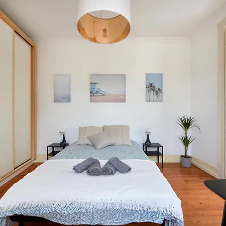 Private With Balcony In A Coliving - شقة Lisboa