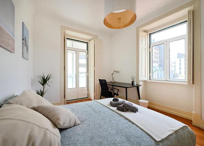 Private With Balcony In A Coliving - Lisbon