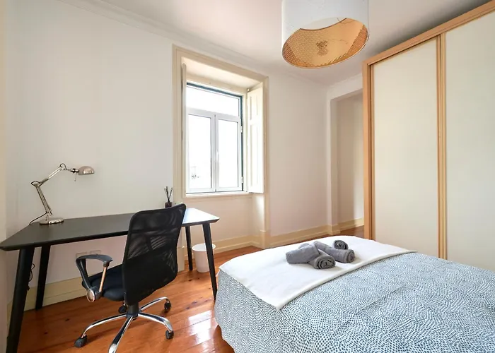 Private With Balcony In A Coliving - Habitación en casa particular *