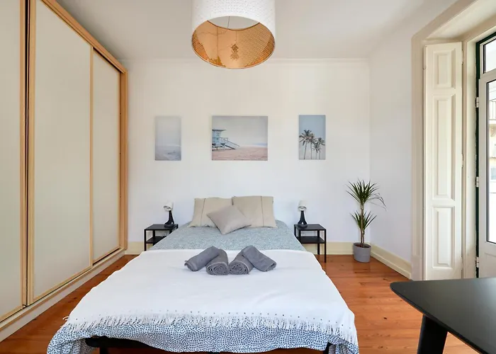 Private With Balcony In A Coliving - Homestay Lisbon